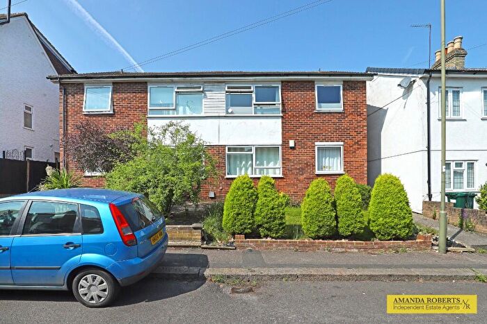 2 Bedroom Flat For Sale In Sebright Road, Barnet, North London, EN5