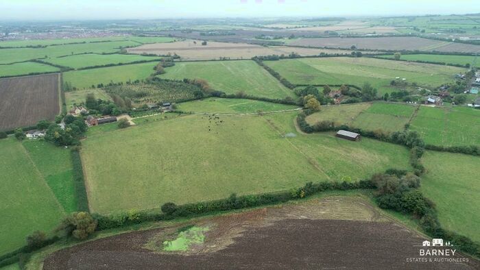 Land For Sale In Berryfields Gated Road, HP22
