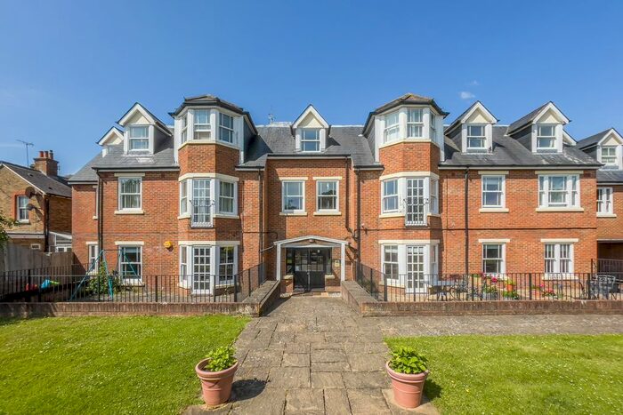 3 Bedroom Flat To Rent In Victoria Place, Anyards Road, Cobham, Surrey, KT11