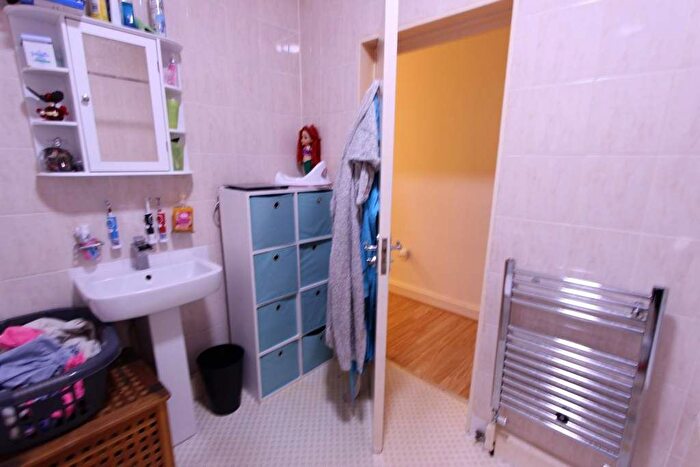 2 Bedroom Flat To Rent In Cockfosters Road, Barnet, EN4