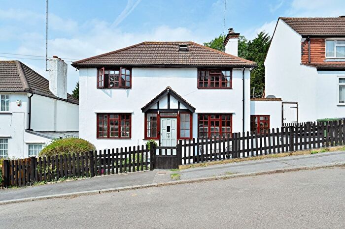 4 Bedroom Detached House To Rent In Cross Road, Watford, WD19