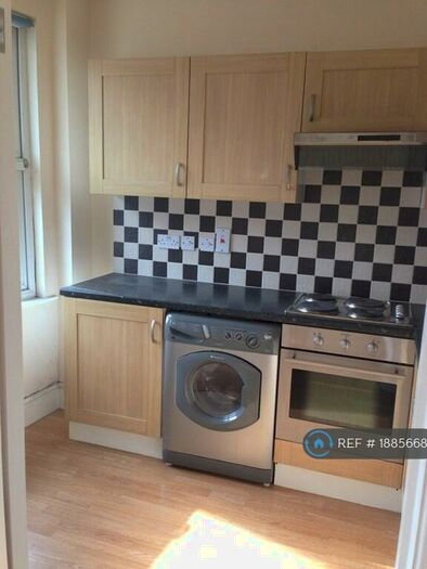 Studio To Rent In Deansbrook Road, Edgware, HA8