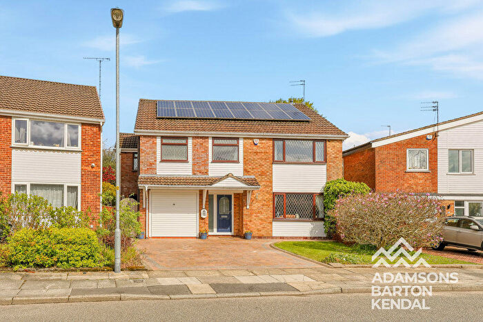 4 Bedroom Detached House For Sale In Cranbourne Road, Bamford, OL11