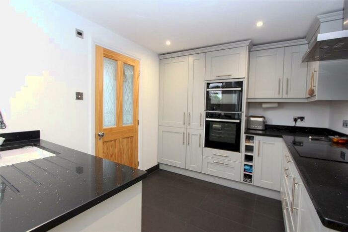 4 Bedroom Flat To Rent In Cranley Gardens, Palmers Green, London, N13