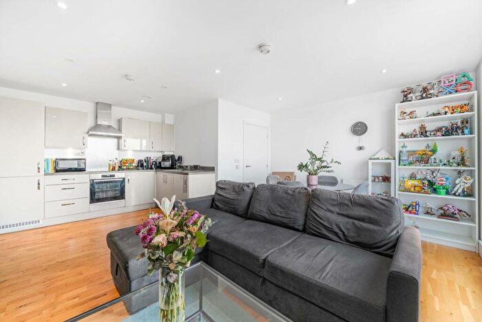 1 Bedroom Flat For Sale In East Thames House, Poplar, London, E14