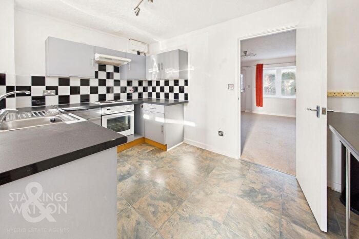 2 Bedroom Semi-Detached House For Sale In Braydeston Drive, Blofield, Norwich, NR13