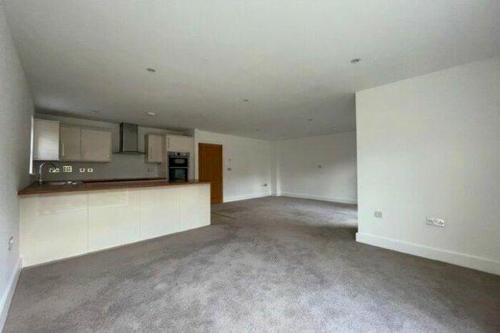 2 Bedroom Flat To Rent In High Street, Addlestone, KT15