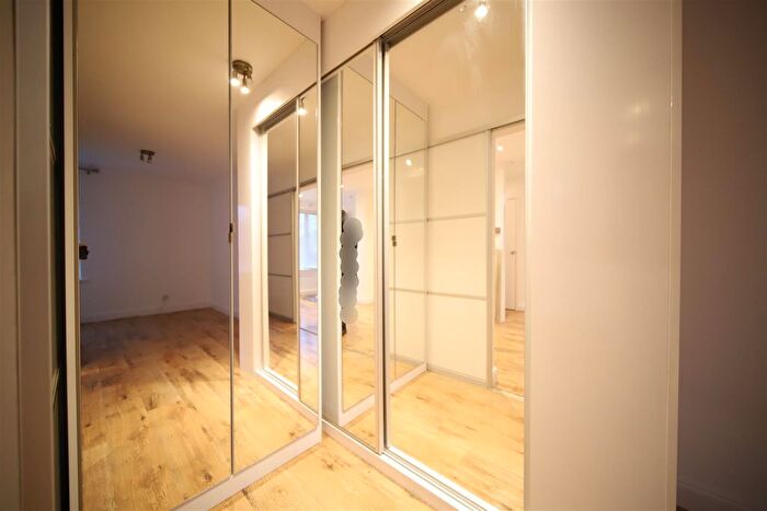 1 Bedroom Flat To Rent In Winchmore Hill Road, London, N21