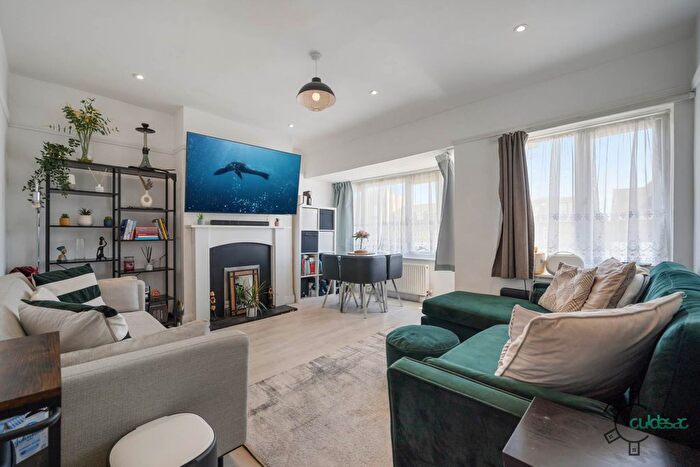 2 Bedroom Maisonette To Rent In Enfield, EN3