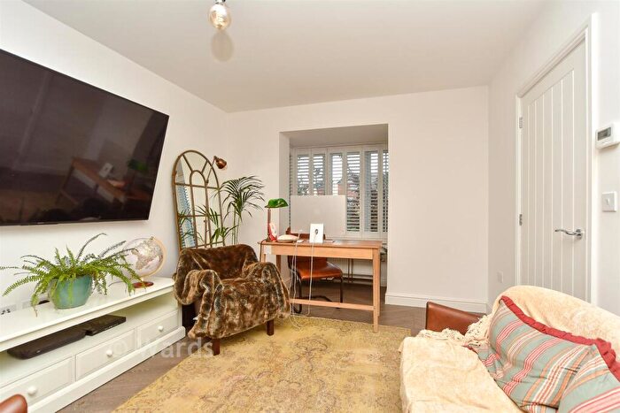 3 Bedroom Detached House For Sale In Round Top Close, Cliffe Woods, Rochester, Kent, ME3