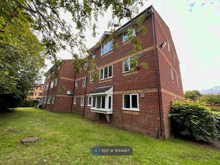 1 Bedroom Flat To Rent In Lowestoft Drive, Slough, SL1