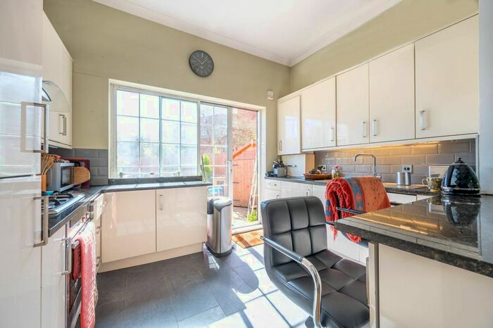 2 Bedroom Flat To Rent In Olive Road, Cricklewood, London, NW2