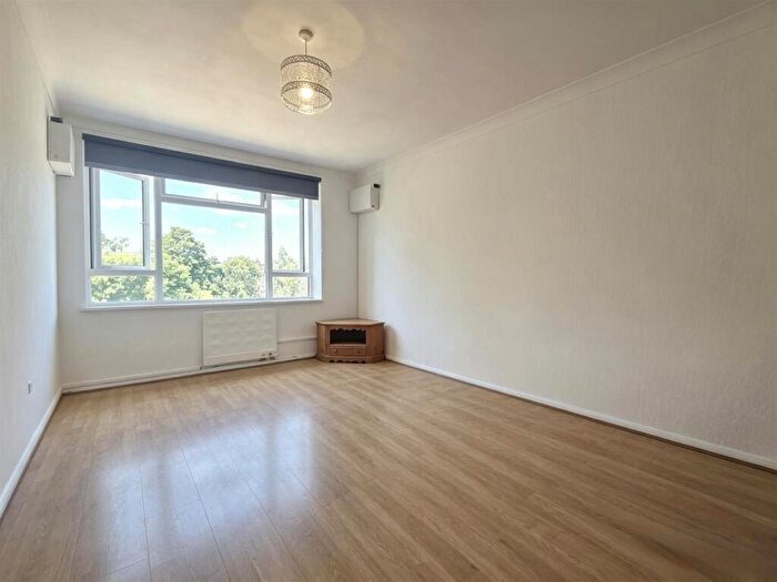 1 Bedroom Flat To Rent In Ridgeon Court, N22