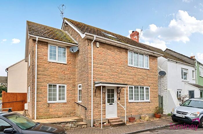 3 Bedroom Detached House For Sale In North Square, Chickerell, Weymouth, DT3