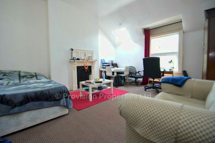 1 Bedroom Flat To Rent In Moorland Road, Hyde Park, Leeds, LS6