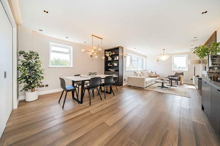 3 Bedroom Flat For Sale In Acol Road, West Hampstead, NW6