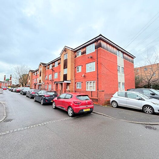 2 Bedroom Flat For Sale In Pursers Court, Slough, SL2