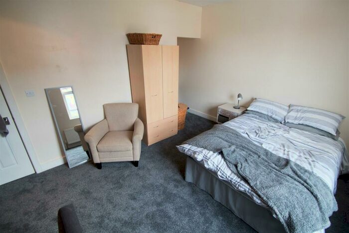6 Bedroom Terraced House To Rent In Grimthorpe Terrace, Headingley, Leeds, LS6