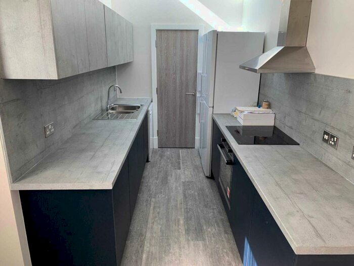 6 Bedroom Terraced House To Rent In Mabfield Road, Fallowfield, M14