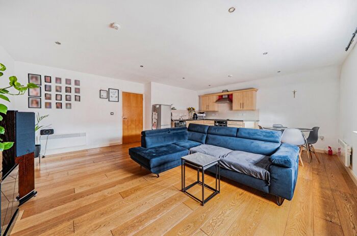 2 Bedroom Flat For Sale In Avon Street, Evesham, Worcestershire, WR11