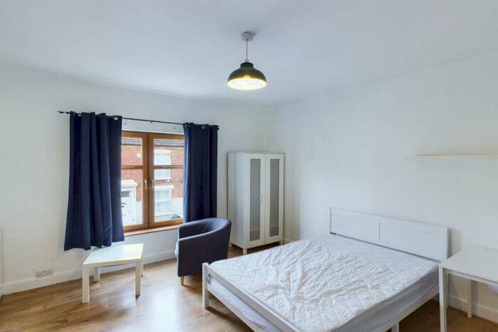 4 Bedroom House To Rent In Overstone Road, The Mounts, Northampton, NN1