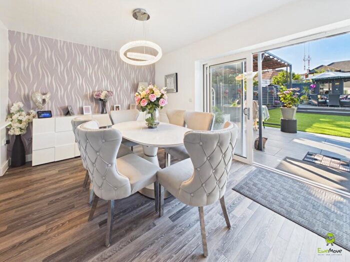 4 Bedroom Semi-Detached House For Sale In Knowle Avenue, Bexleyheath, Kent, DA7
