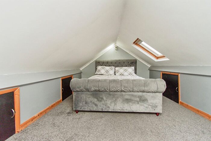 2 Bedroom Semi-Detached House For Sale In Orchard Head Drive, Pontefract, WF8