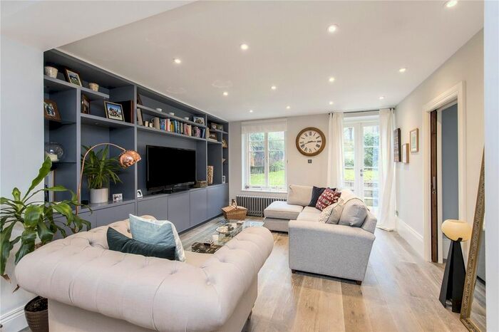 2 Bedroom Flat To Rent In Riggindale Road, London, SW16