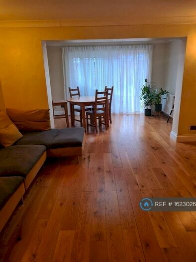 3 Bedroom Terraced House To Rent In Linksway, London, NW4