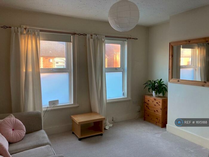 1 Bedroom Flat To Rent In Top, Reading, RG30