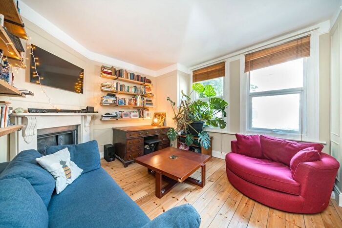 2 Bedroom Maisonette For Sale In Salterford Road, Furzedown, SW17