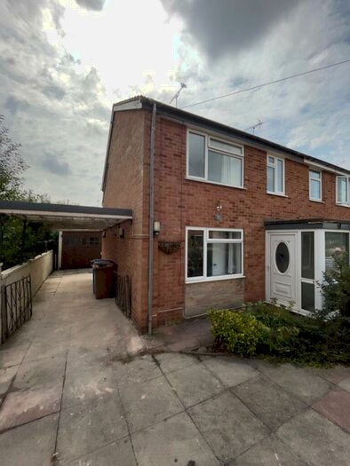 4 Bedroom Semi-Detached House To Rent In Tivoli Gardens, Derby, Derbyshire, DE1