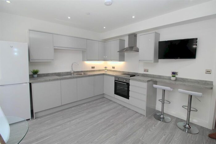 2 Bedroom Flat To Rent In Albany Road, Roath, Cardiff, CF24