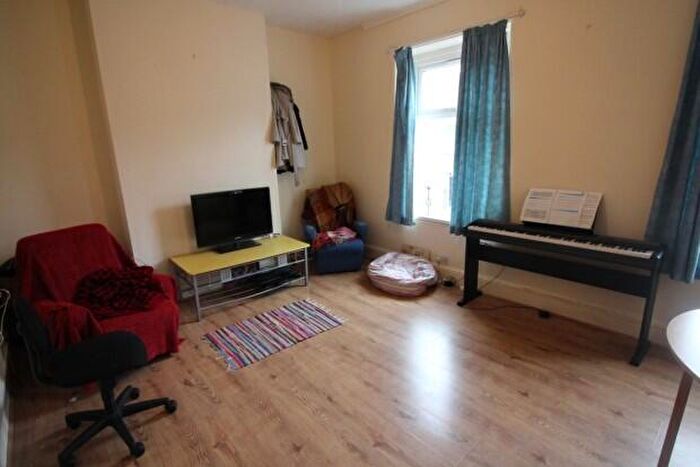 2 Bedroom Flat To Rent In Diana Street Cardiff, CF24