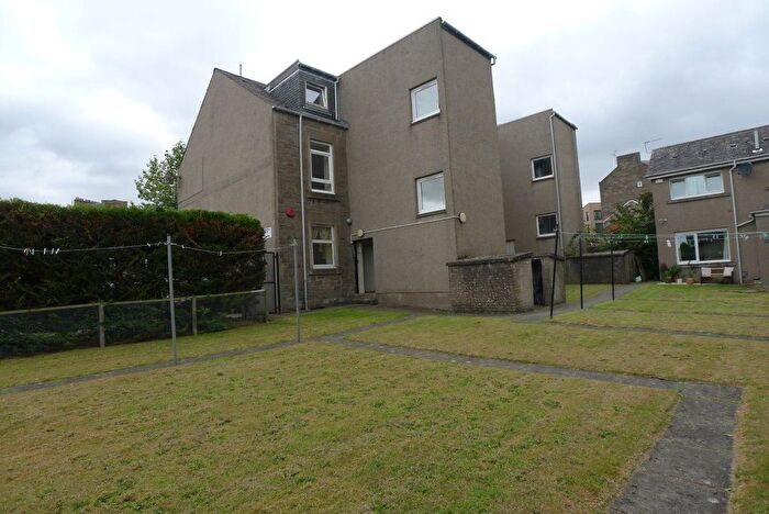 2 Bedroom Flat To Rent In A North Street, Dundee, DD3