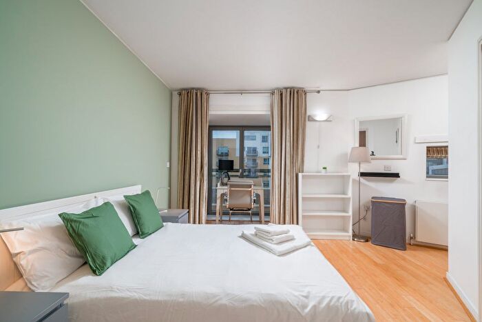 3 Bedroom Flat To Rent In Alamaro Lodge, Renaissance Walk, London ., SE10