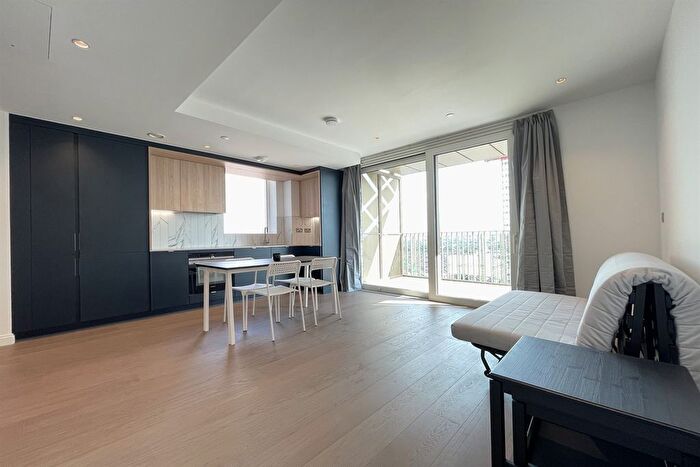 1 Bedroom Flat To Rent In Phoenix Court, Gasholder Place, London, SE11