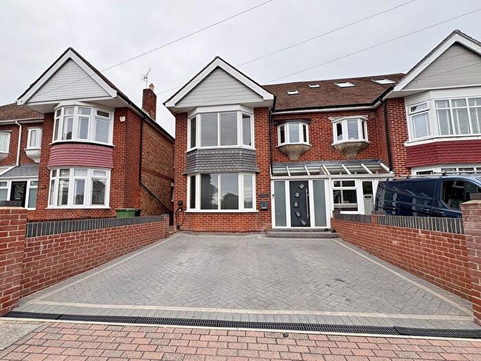 6 Bedroom Semi-Detached House For Sale In Court Lane, Drayton, Portsmouth, PO6