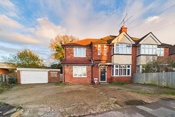 6 Bedroom End Of Terrace House For Sale In Salisbury Road, Reading, Berkshire, RG30
