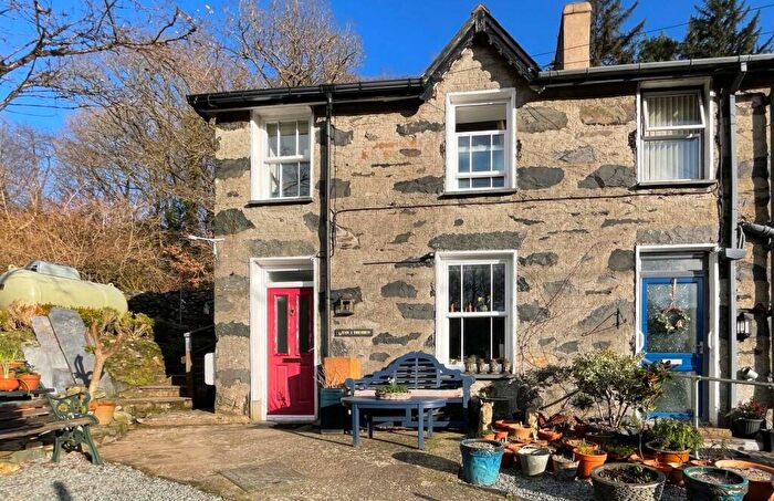 3 Bedroom End Of Terrace House For Sale In Caernarfon Road, Beddgelert, Gwynedd, LL55