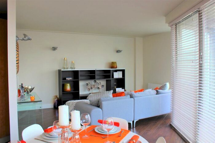 2 Bedroom Apartment To Rent In City Road, London, EC1V