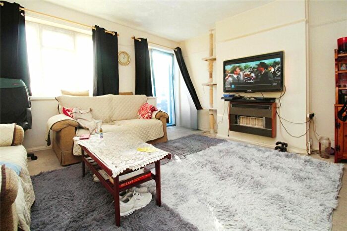 2 Bedroom Maisonette To Rent In Cornwallis Crescent, Portsmouth, Hampshire, PO1