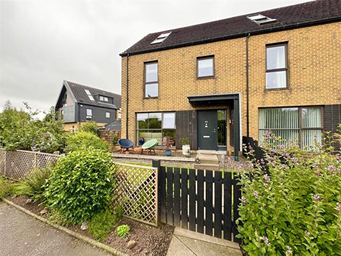 4 Bedroom Town House For Sale In Vancouver Walk, Glasgow, G40