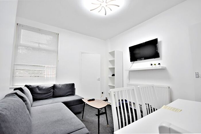 3 Bedroom End Of Terrace House To Rent In Dean Street, Coventry, CV2