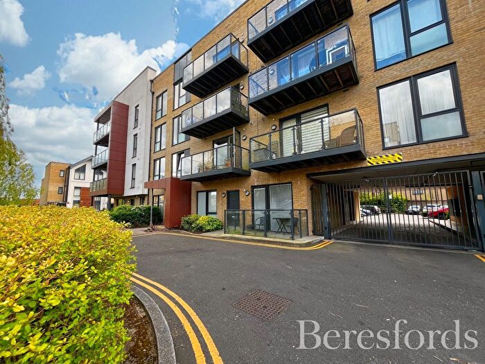 1 Bedroom Flat For Sale In Ashflower Drive, Romford, RM3
