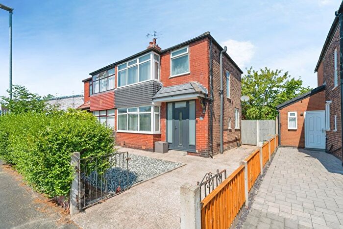 3 Bedroom Semi Detached House For Sale In Lyons Road, Penketh, Warrington, Cheshire, WA5