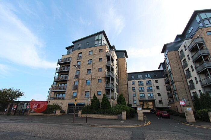 2 Bedroom Flat To Rent In Hawkhill Close, Easter Road, Edinburgh, EH7
