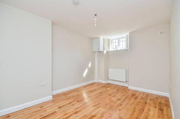 2 Bedroom Flat To Rent In Rye Lane, Peckham Rye, London, SE15