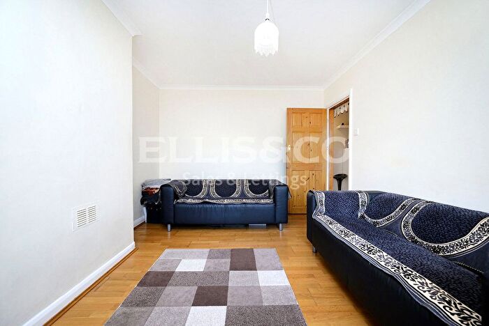 2 Bedroom Maisonette For Sale In Honeypot Lane, Stanmore, HA7