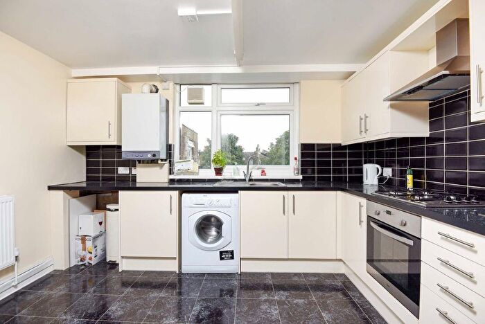 2 Bedroom Flat To Rent In Cloudesdale Road, London, SW17